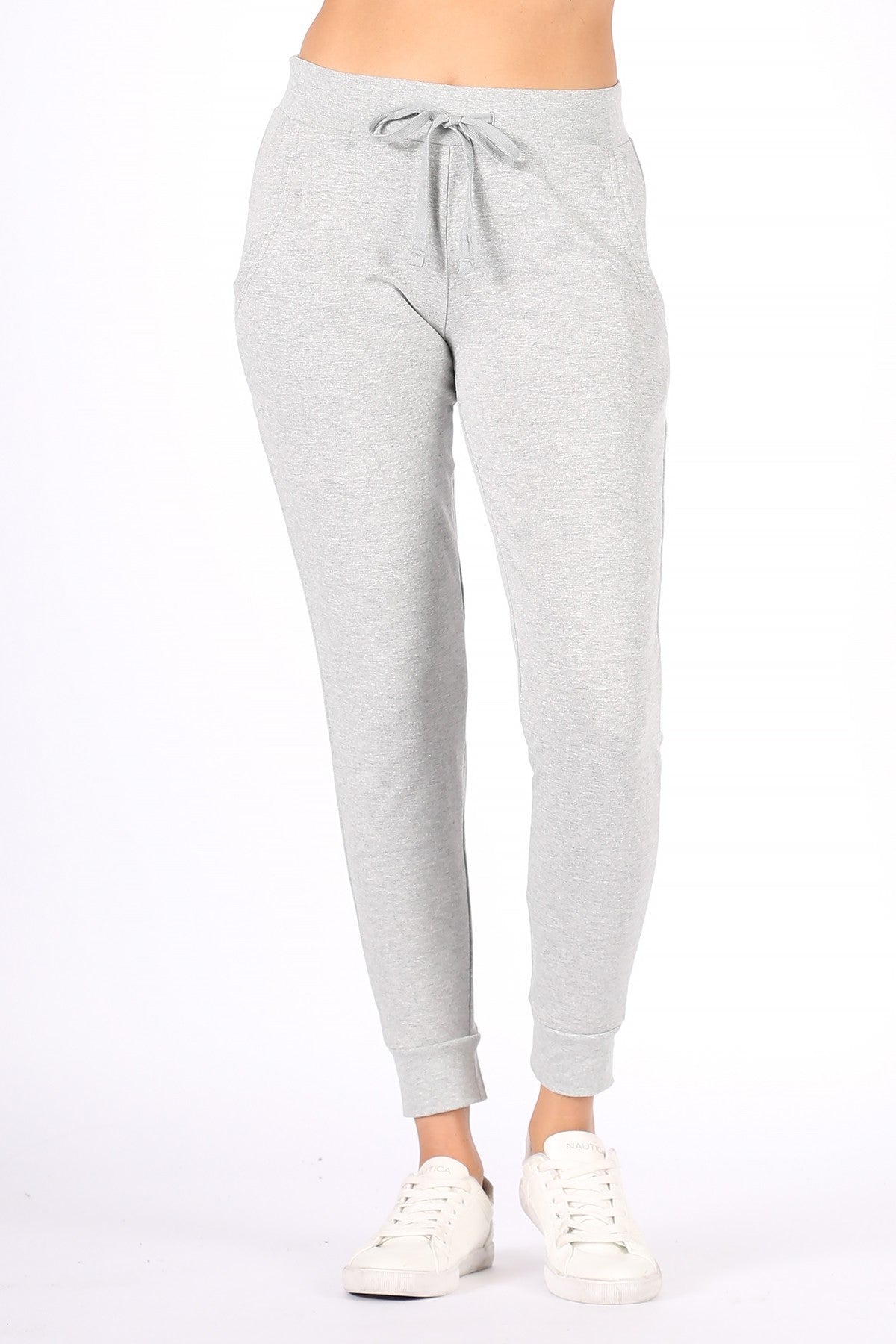 French Terry Jogger Sweatpants *Two side pockets *Adjustable drawstring waistband Model: 5'7" wearing size Small